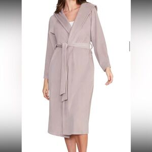 Barefoot Dreams LuxeChic®Hooded
Velour Robe